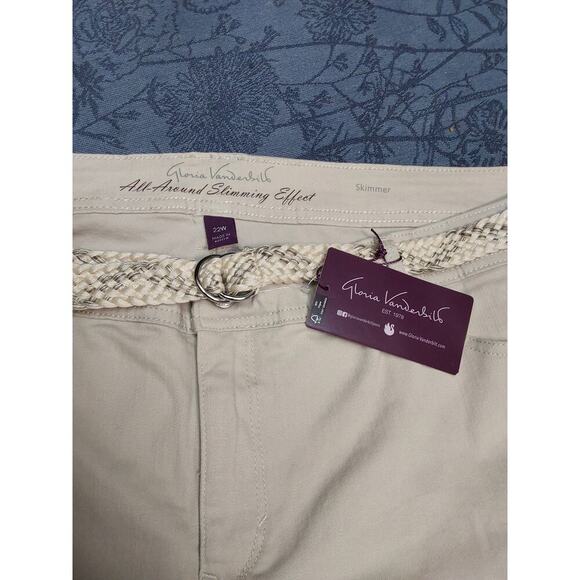 Gloria Vanderbilt New Tan Shorts Size 22W 5 pocket design with belt Retail 50.00 - Picture 2 of 6